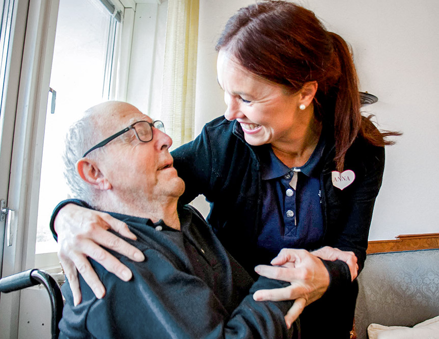 Hemtjänsten Lars Åkerblom och Anna Lundberg foto Margaretha Valdemarsdot...